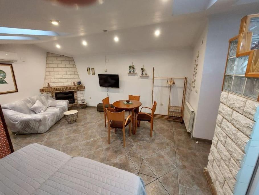 테루엘 La Buhardilla. Aparcamiento Exterior Privado 아파트 외부 사진
