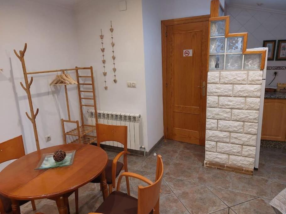 테루엘 La Buhardilla. Aparcamiento Exterior Privado 아파트 외부 사진